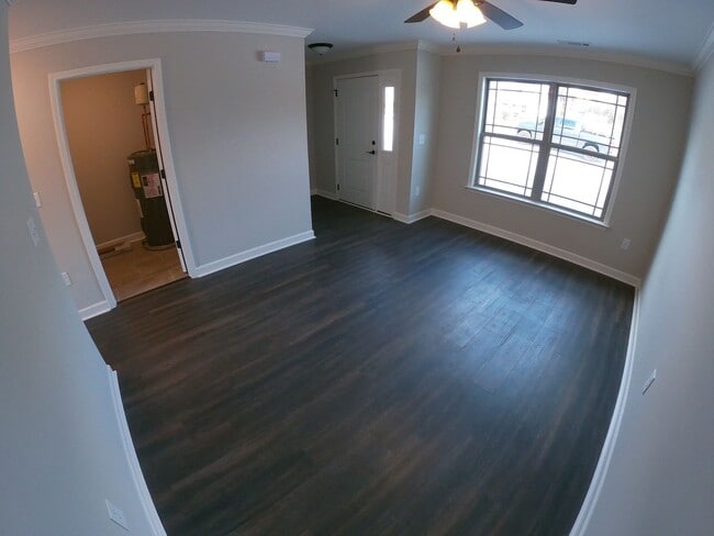 Building Photo - For Lease - Townhome. Hartsville, TN