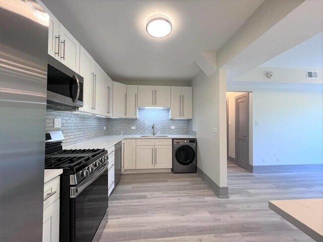 Building Photo - 4950 S King Dr
