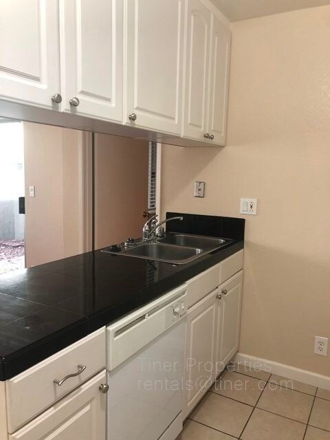Foto del edificio - Natomas 2 Bedroom Condominium in Gated Com...