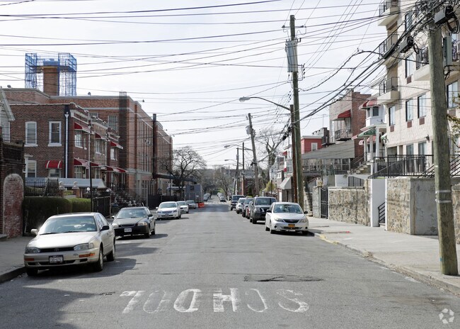 Building Photo - 865 E 217th St