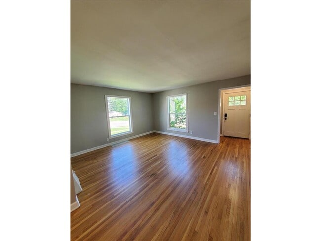 Building Photo - 1408 Lake St NE