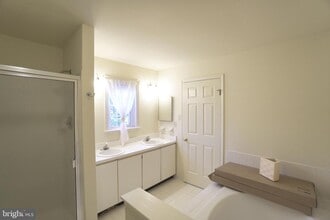 Building Photo - 1703 Smedley Ct