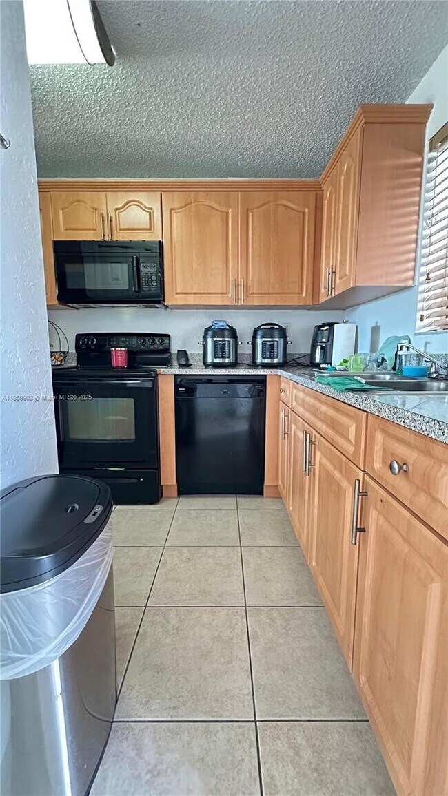 Foto del edificio - 6060 W 21st Ct