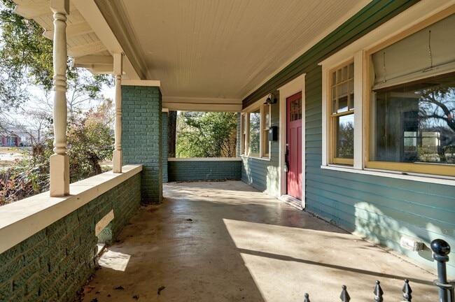 Building Photo - Fantastic Remodeled 4BD/2BTH in the Paseo District