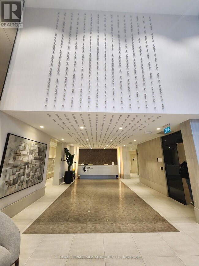 Photo du bâtiment - 2020 Bathurst St