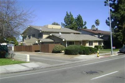 Primary Photo - 689 W Ashlan Ave