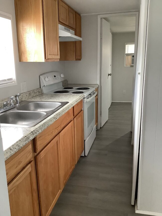 Foto del edificio - Two Bedroom One Bath Manufactured Home