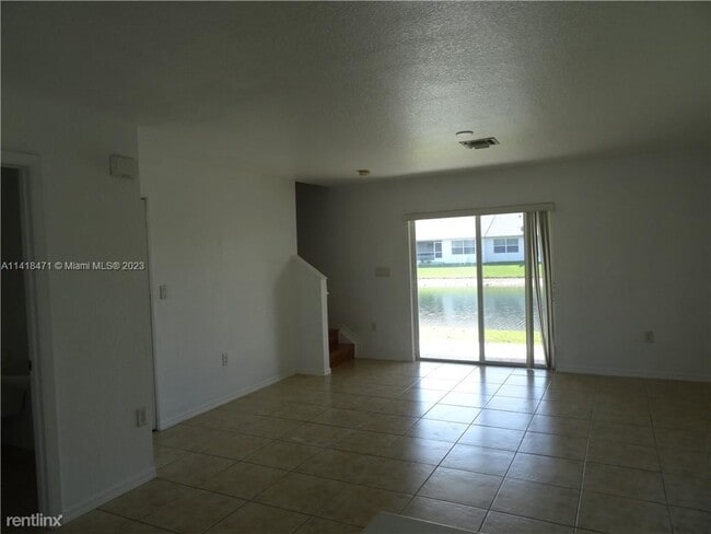 Building Photo - 3 br, 2.5 bath House - 5939 Glasgow Way