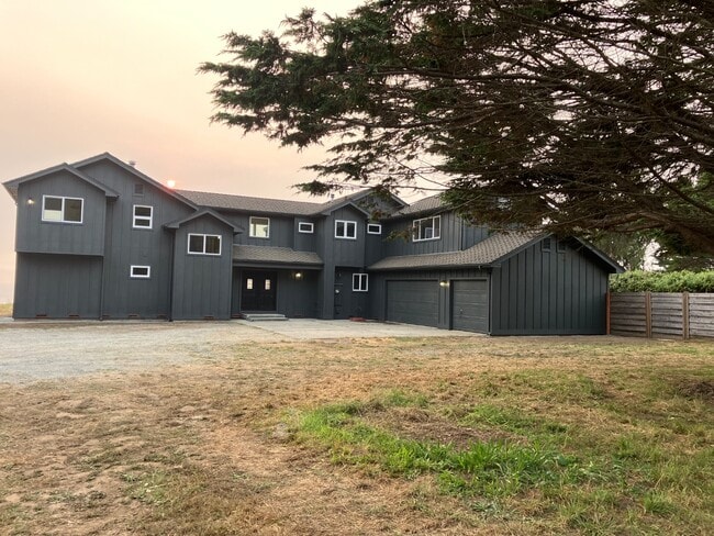 Building Photo - 3480 Letz Ave