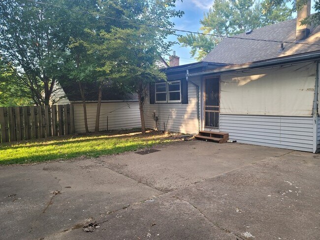 Building Photo - This house offered exclusively with Aplusr...