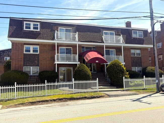 Building Photo - Beautifully maintained 2 bedroom Condo on Andover/Lawrence border