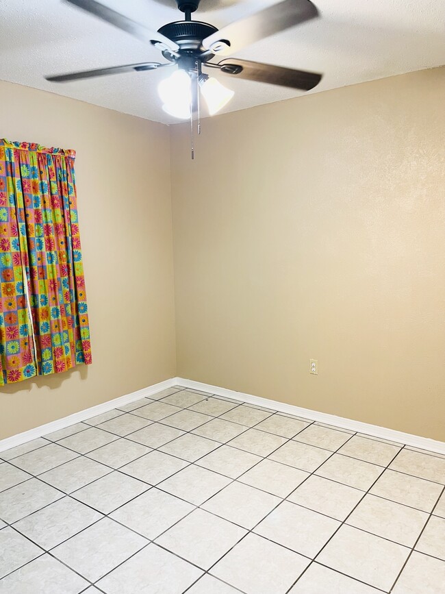 Building Photo - 1534 Delta Dr