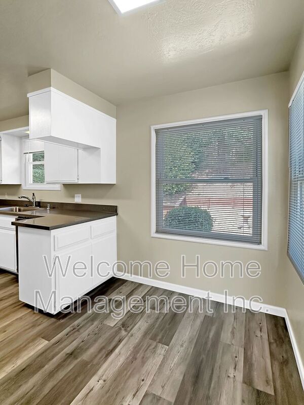 Foto del edificio - 1228 Sandelin Ave