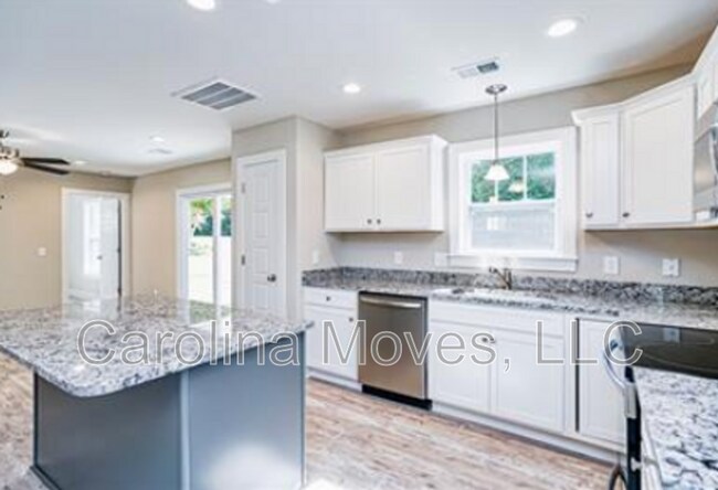 Building Photo - 583 Carey Dr