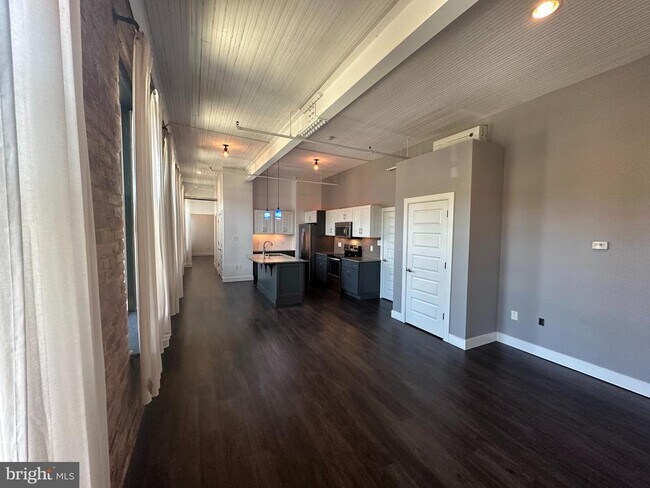 Foto del edificio - 820 W Market St