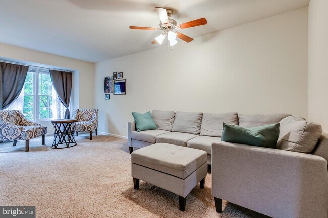 Foto del edificio - 7802 Colonial Springs Blvd