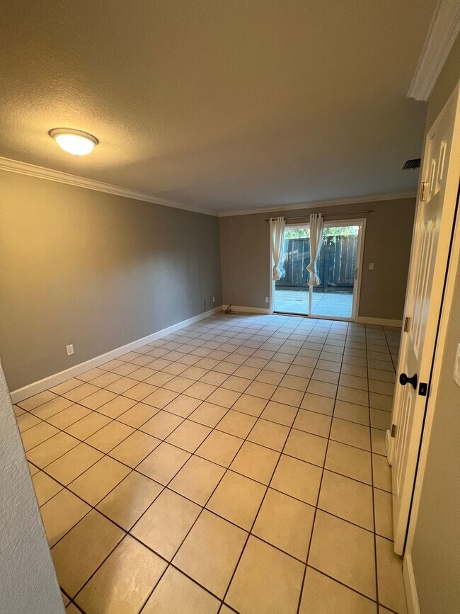 Foto del edificio - Updated Two-Bedroom, One-Bath Townhome – Bay Point