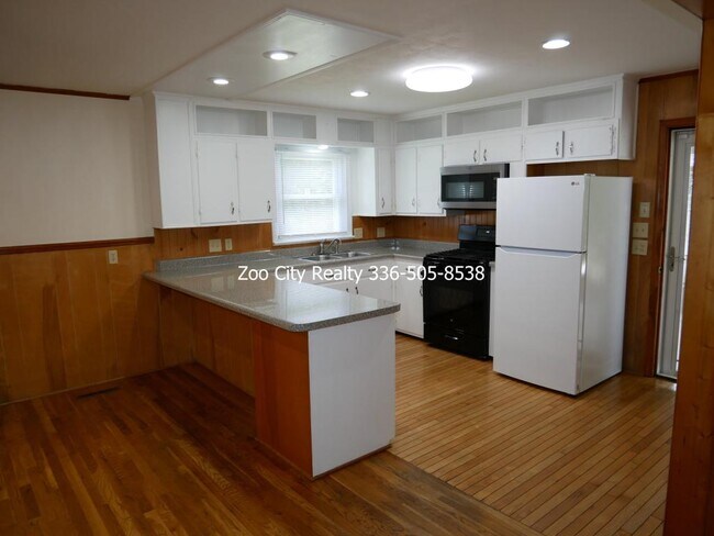 Foto del edificio - 678 Mack Rd