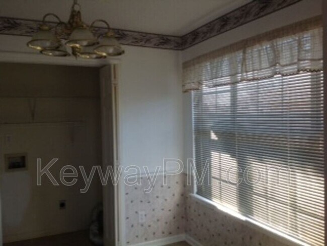 Building Photo - 124 Summerfield Cir