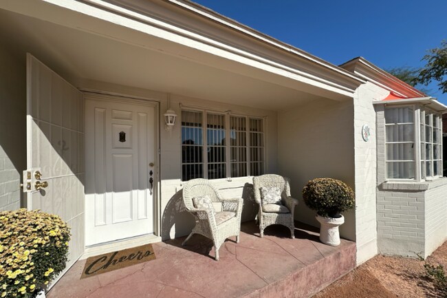 Building Photo - 332 W Wilshire Dr