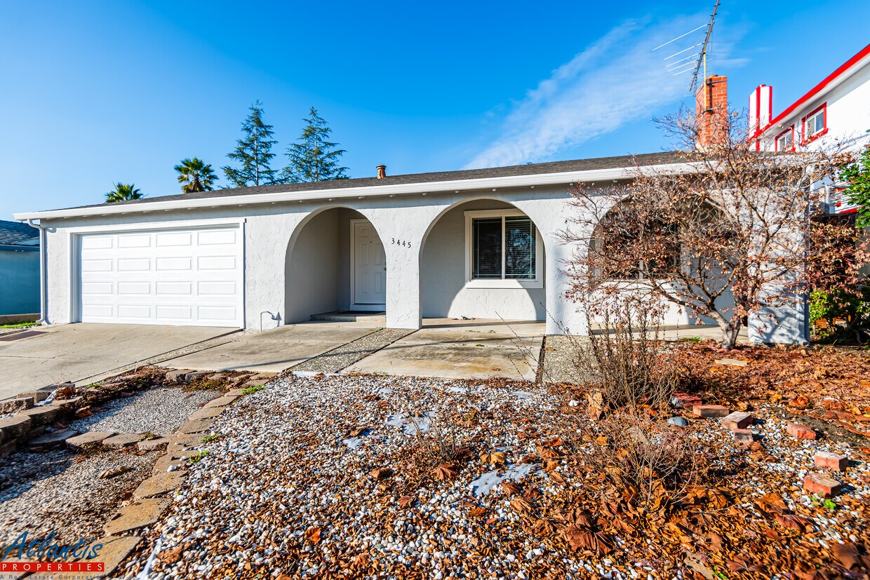 Foto principal - 3445 Tully Rd