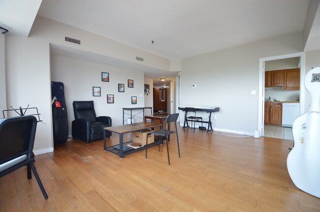Building Photo - 147 Kelton St