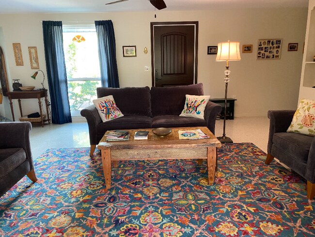 Building Photo - 1620 Manor Rd