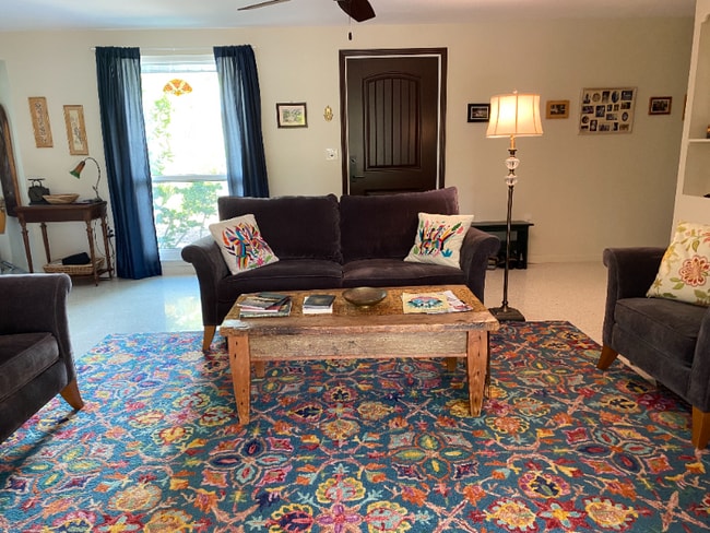 Foto del edificio - 1620 Manor Rd