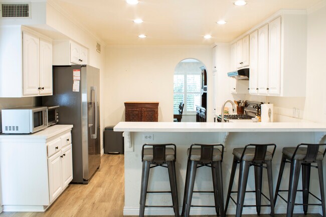 Building Photo - 4223 Freedom Dr