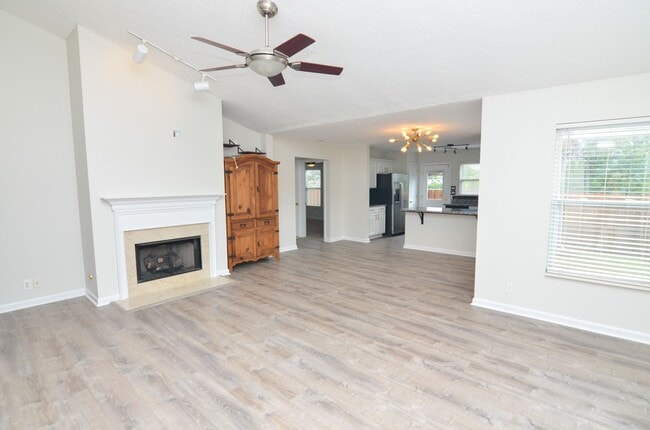 Building Photo - 3637 Crossbrooke Dr