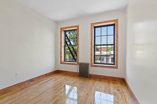 Building Photo - 1567 DeKalb Ave