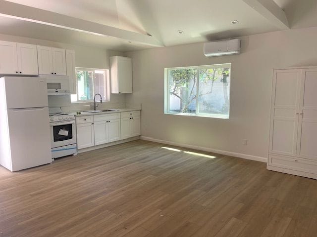 Foto del edificio - 4919 Enfield Ave