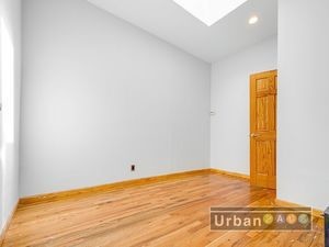 Building Photo - 628 Wilson Ave