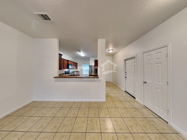 Foto del edificio - 914 Paradise Rd