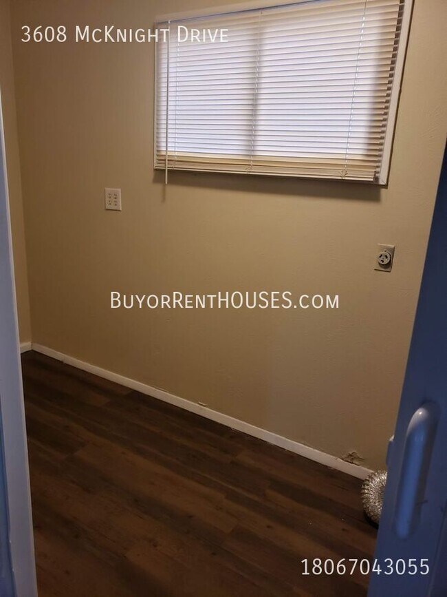 Foto del edificio - $499 Move-In Special (+ admin fee) + $0 De...