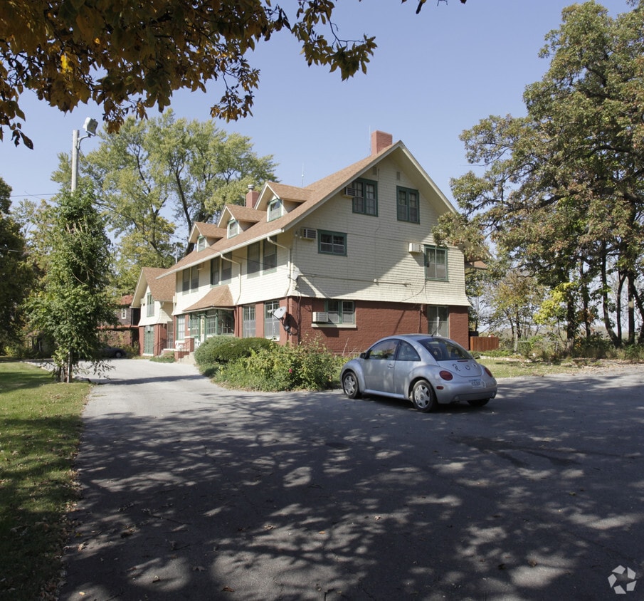 715 Hickman Rd, Des Moines, IA 50314 Apartments in Des Moines, IA