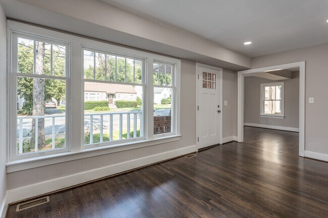 Building Photo - 215 Bellview Ave
