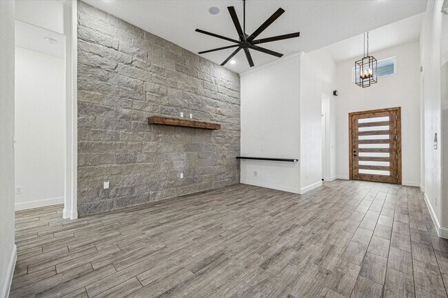 Foto del edificio - 136 Greg Ln