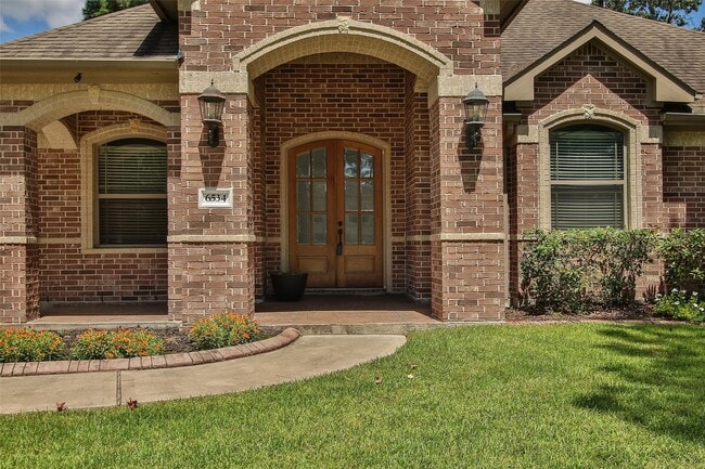 Building Photo - 6534 Woodland Oaks