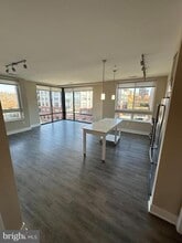 Building Photo - 145 Riverhaven Dr