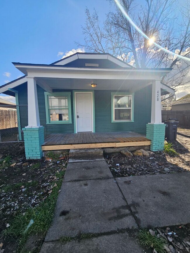 Building Photo - 428 Berrydale Ave