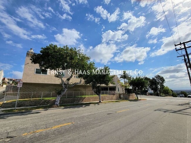 Building Photo - 2755 E Hill St