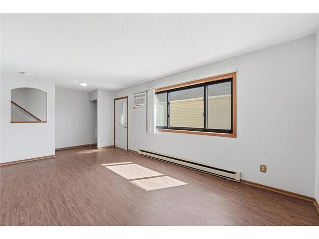 Foto del edificio - 64 E 13th St