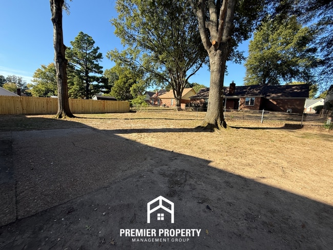 Foto del edificio - 4627 Chelwood Dr