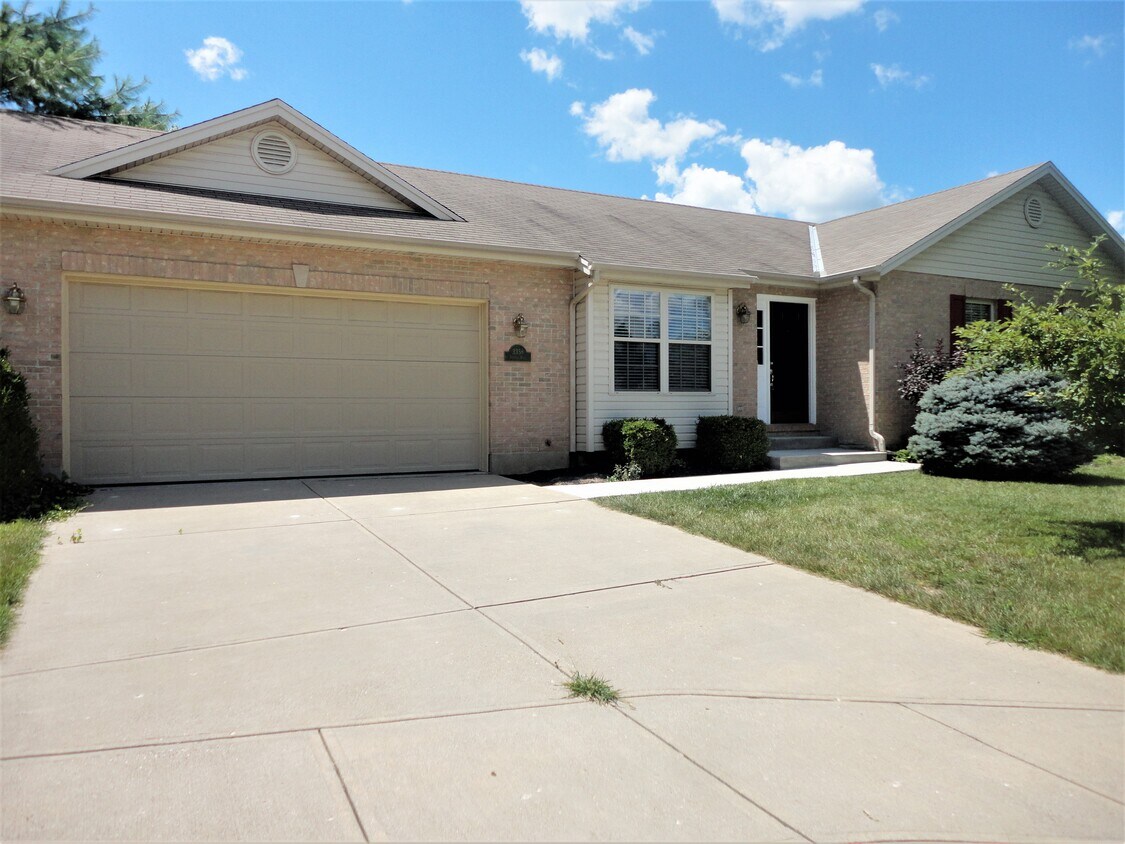 Foto principal - 3358 Village Drive
