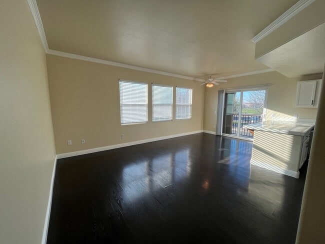 Foto del edificio - Spacious 2bed 2.5bath 3 story Condo with 1 car garage available in Westlake Parkway!