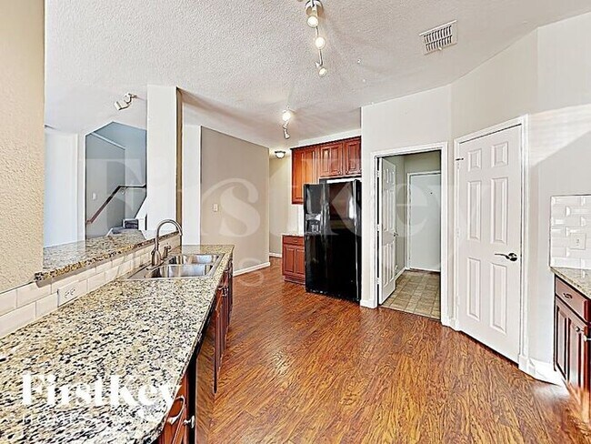 Foto del edificio - 1425 Riverside Rd