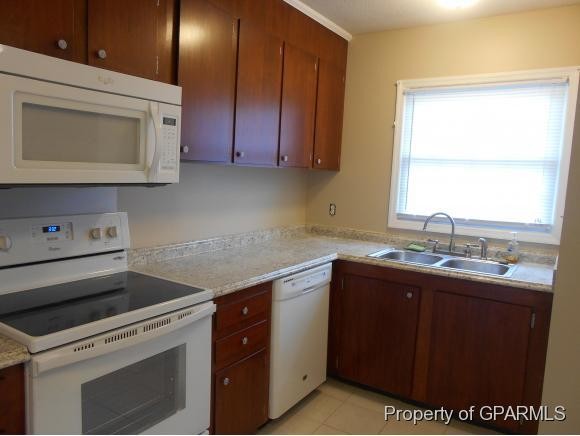 Foto del edificio - 3000 Golden Rd