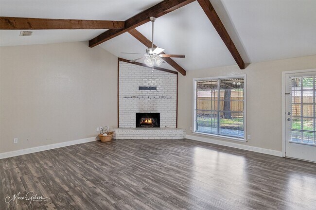Foto del edificio - 9209 Blue Spruce Dr