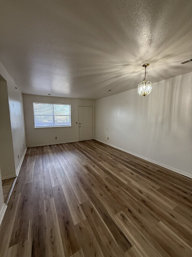Foto del edificio - Last 2BR unit at Green Oaks